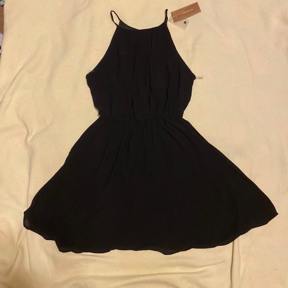 Simple flowy black dress - Picture 2 of 4